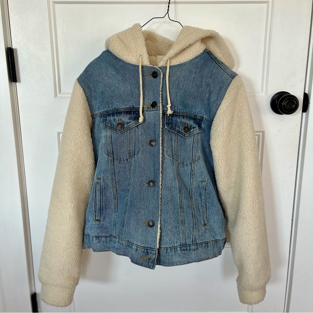 NWT- Women’s Love Tree Denim and Sherpa Boyfriend Jacket